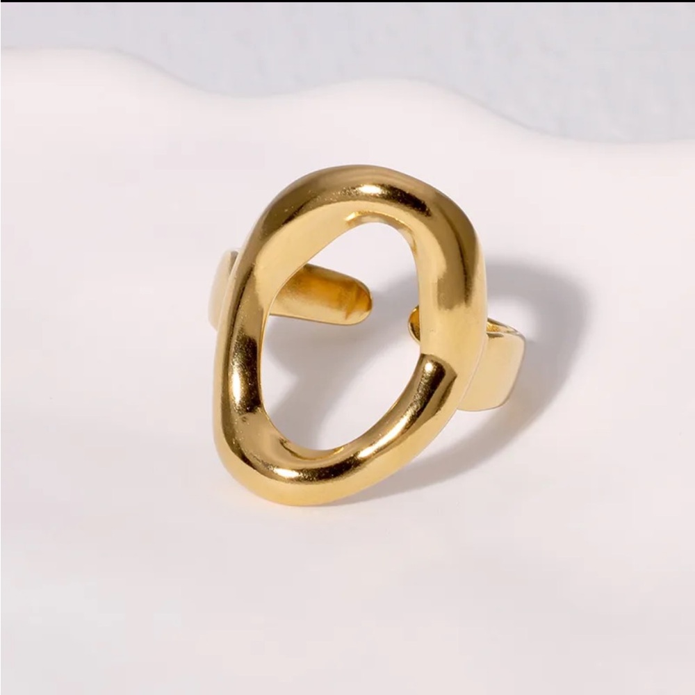 Elegant Gold-Tone Women's Ring